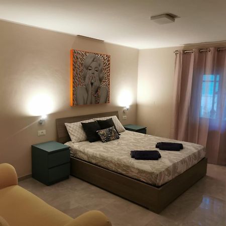 La Dimora Degli Artisti Bed & Breakfast Pescara Bagian luar foto
